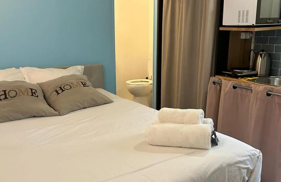 Joli studio rue de Nazareth-1