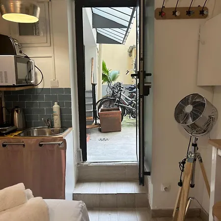 Joli studio rue de Nazareth-3